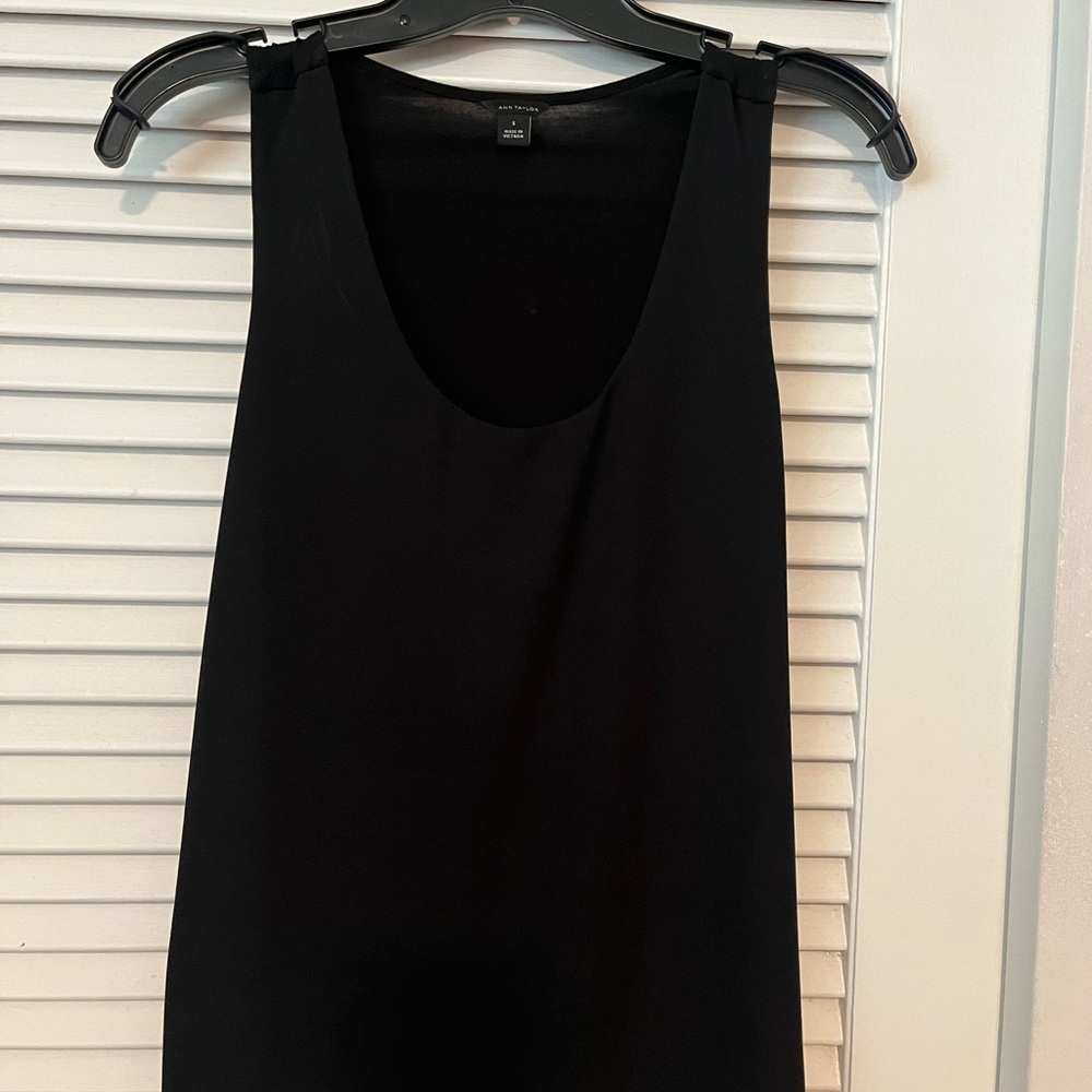 Ann Taylor Black Sleeveless Scoop Neck Top